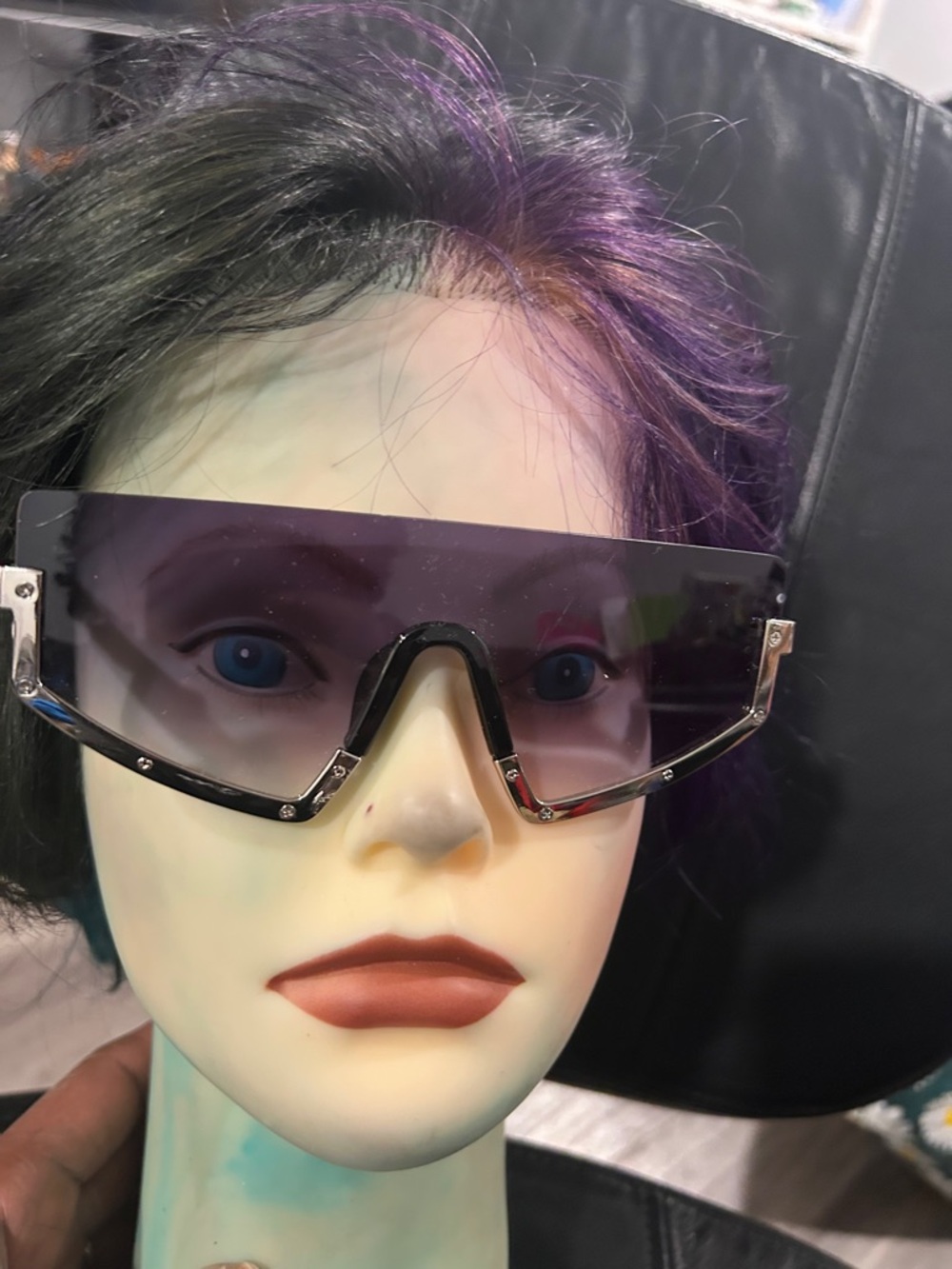 Futuristic Shield Visor Sunglasses in Purple Gradient - Picture 6 of 8